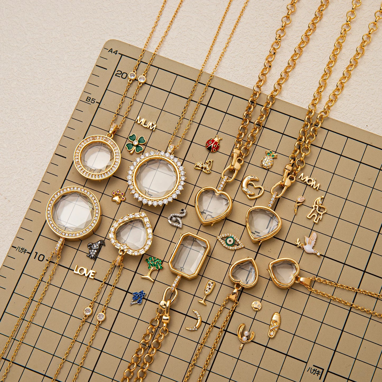 Retro Personality Picture Box with Adjustable Crescent Eyes and Four Leaf Clover DIY Pendant Necklace Jewellery Woman