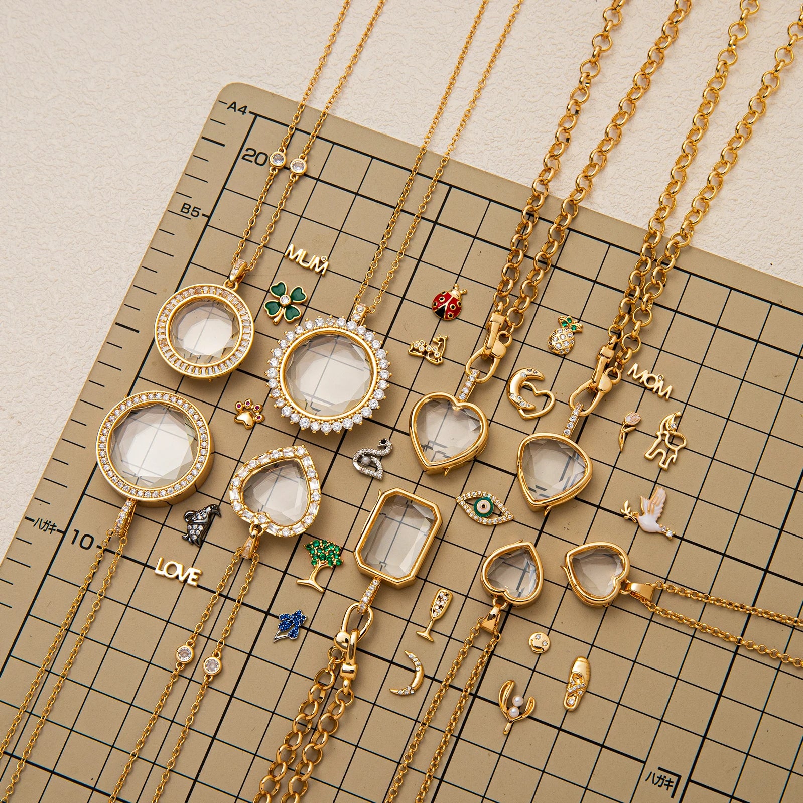 Retro Personality Picture Box with Adjustable Crescent Eyes and Four Leaf Clover DIY Pendant Necklace Jewellery Woman